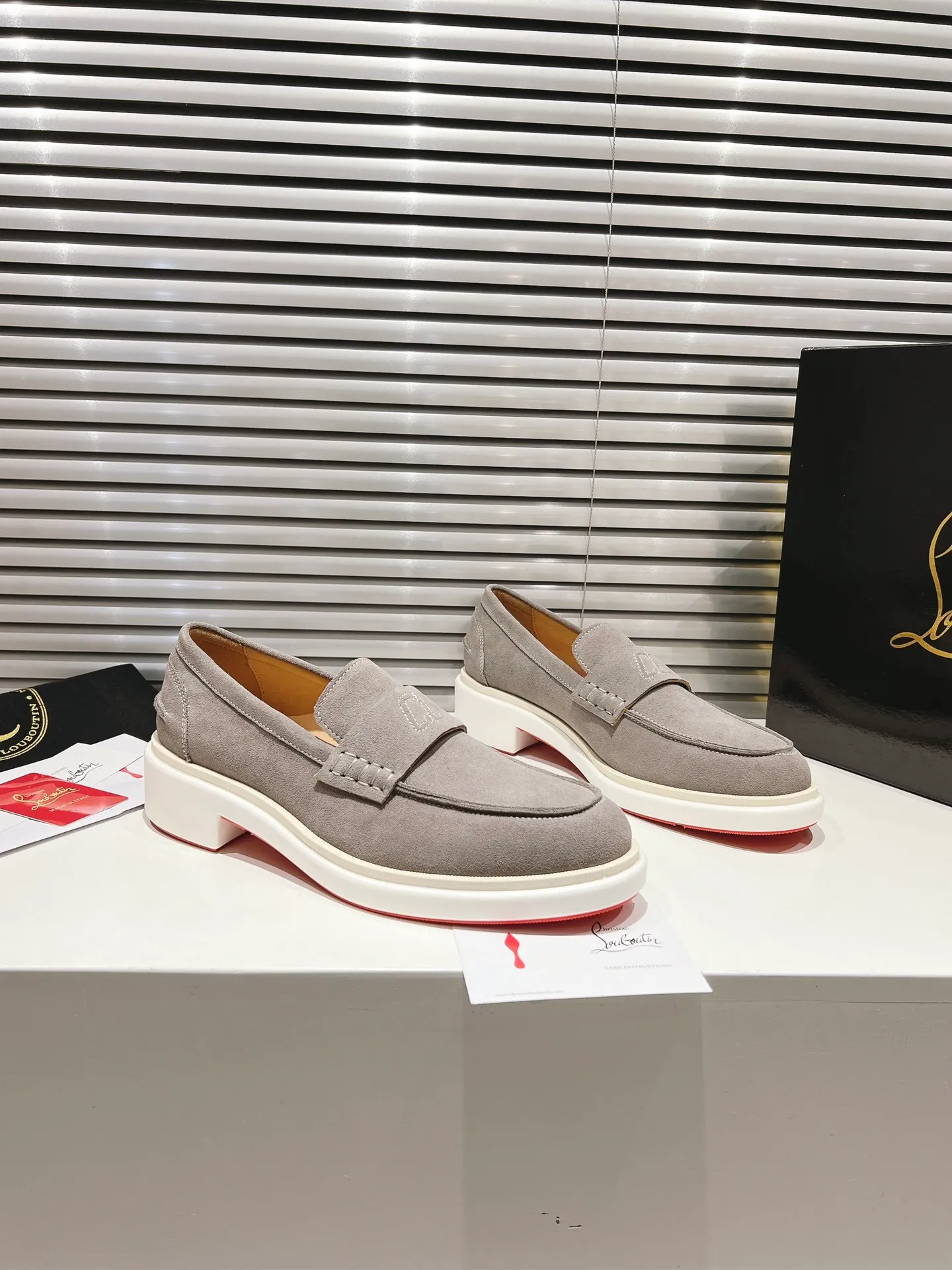 👟👟Ex-factory price 760👟👟 ╔Tire bottom Loaf🆑Black cowhide╗ ·Top version customization·2024𝐬𝐬 𝑪𝒉𝒓𝒊𝒔𝒕𝒊𝒂𝒏 𝑳𝒐𝒖𝒃𝒐𝒖𝒕𝒊𝒏 ▪️No matter the last shape, fabric, diamonds, nails, lining, outsole, they are as close as possible to ZP... ▪️The original sole is specially provided by the original factory ▪️The lining is imported water-dyed cowhide ▪️The private customization time is about 3-7 days —————— Size: Men's 39M-46M